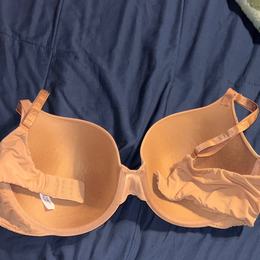 Victoria's Secret Praline t-shirt, push-up full coverage bra.  40D - Picture 5 of 5